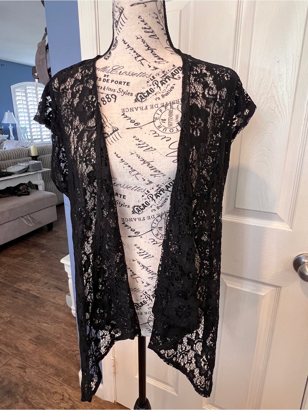 Charlotte Russe Black Sheer Floral Lace Short Sleeve Open Cardigan